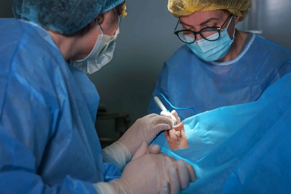 Opération de la myopie, chirurgie réfractive et presbytie : l'avantage avec un professionnel comme le Dr Marc Timsit !