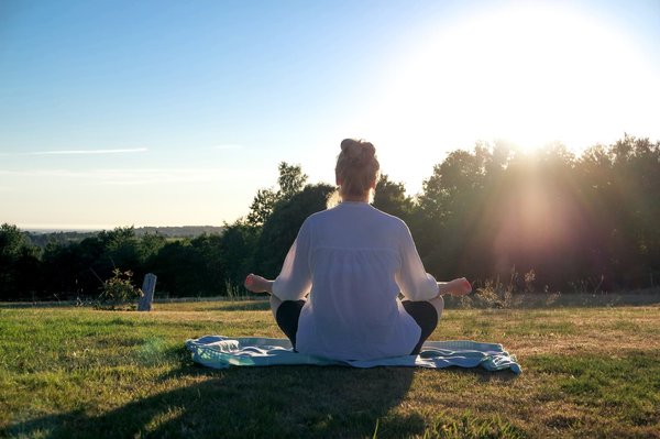 Quelles sont les meilleures techniques de yoga pour l'équilibre hormonal ?